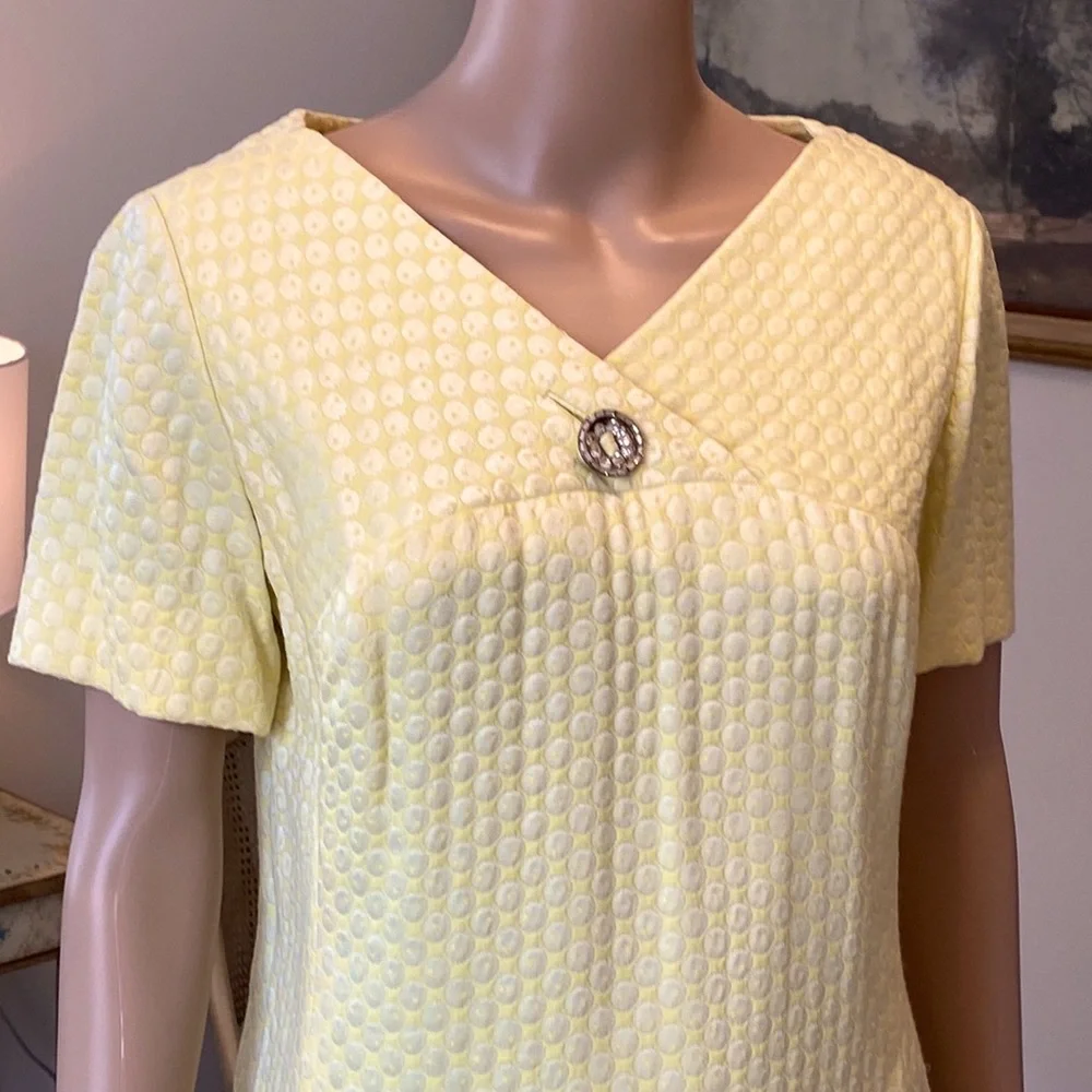 Vintage 1950s Fabulous Yellow Dress, Original Rhinestone Pin and Matching Belt - Picture 2 of 13